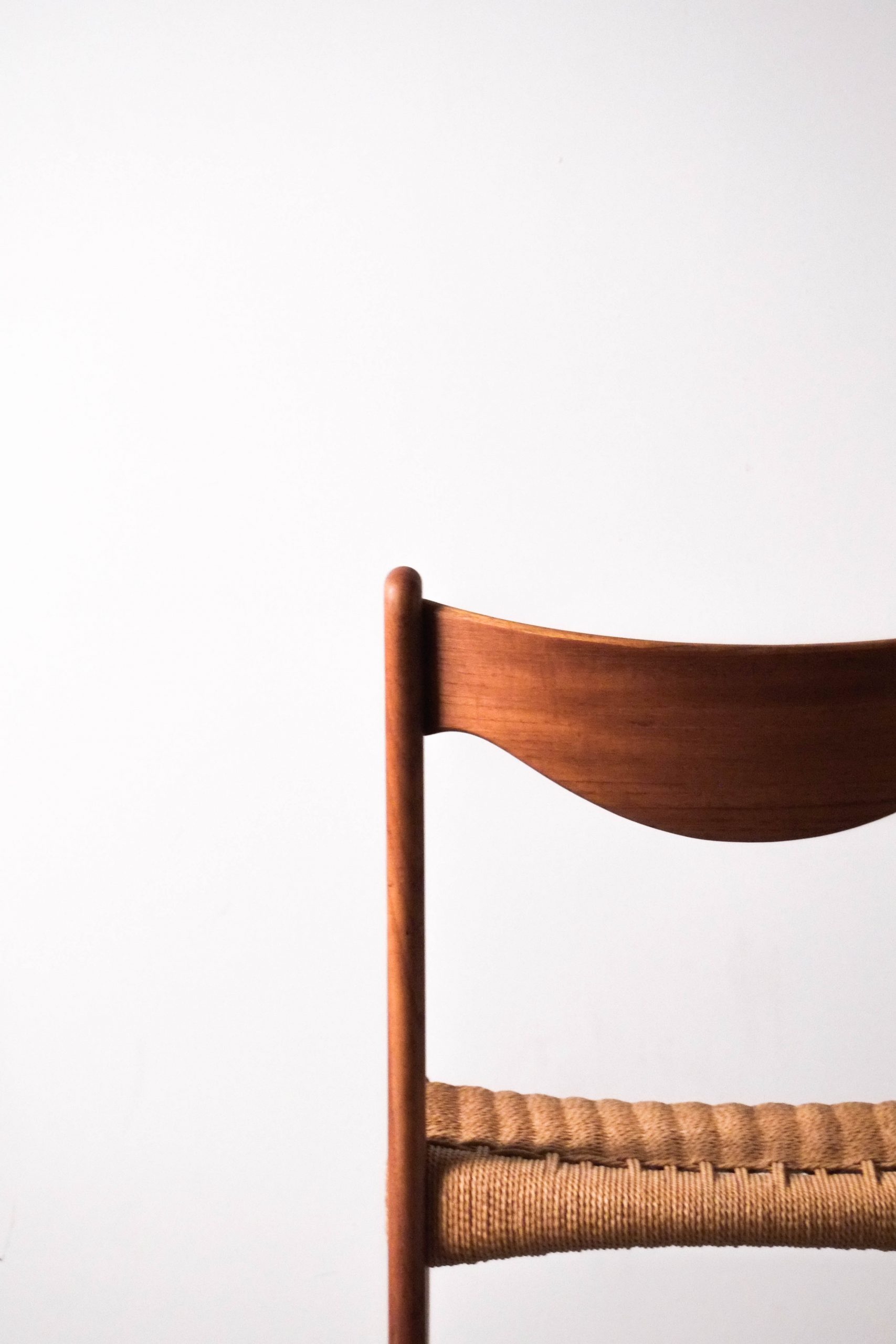 silla unica de comedor comoda diseño madera de teca papel trenzado marron