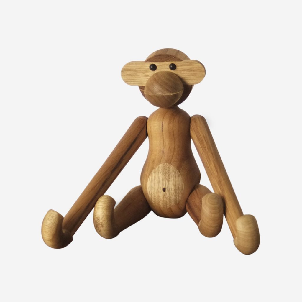 mono decorativo de madera nordico kay bojensen hecho a mano