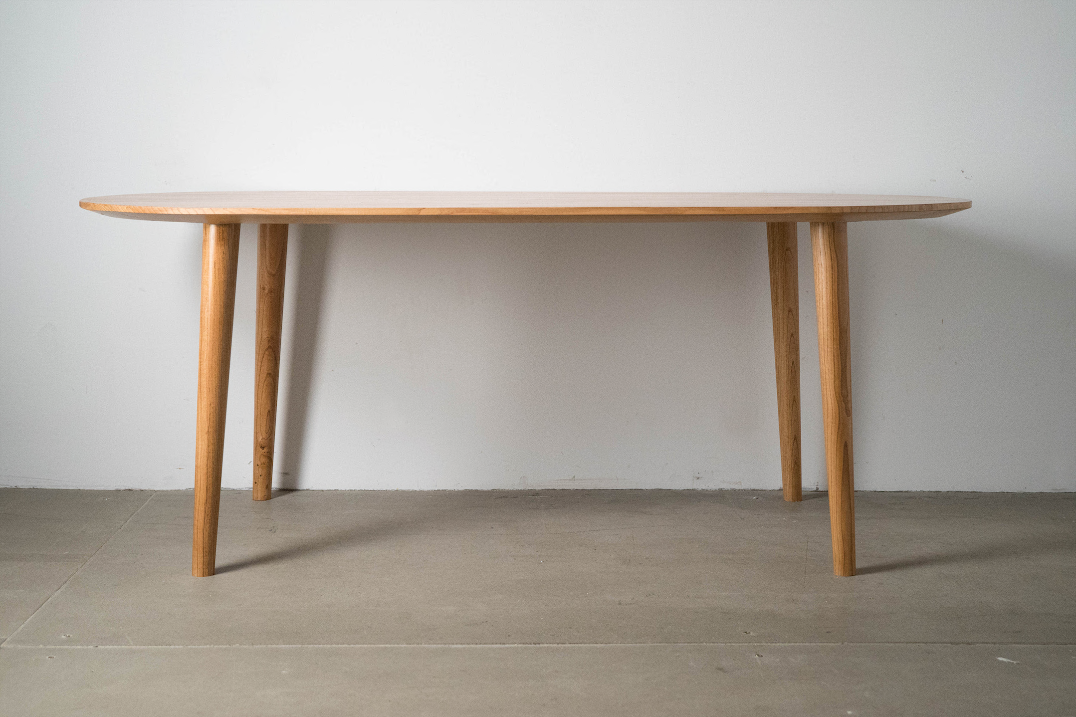mesa redondeada de diseño de calidad hecha a mano fabricada a medida