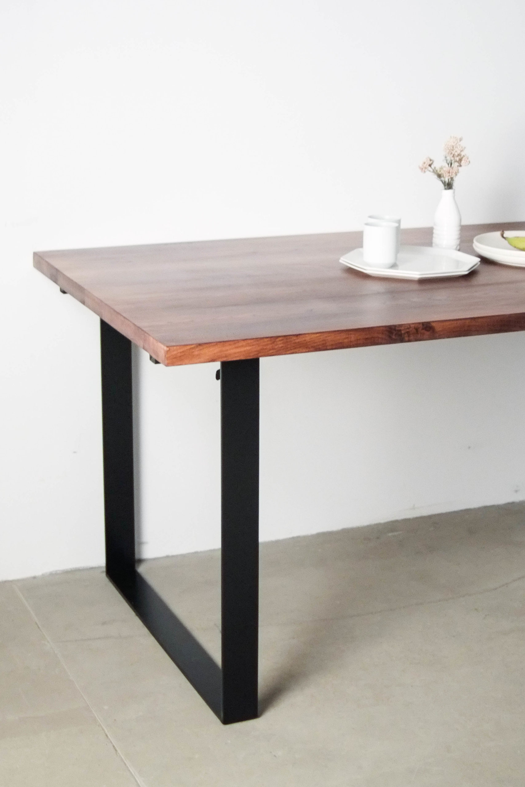 mesa de madera de diseño fabricada a medida