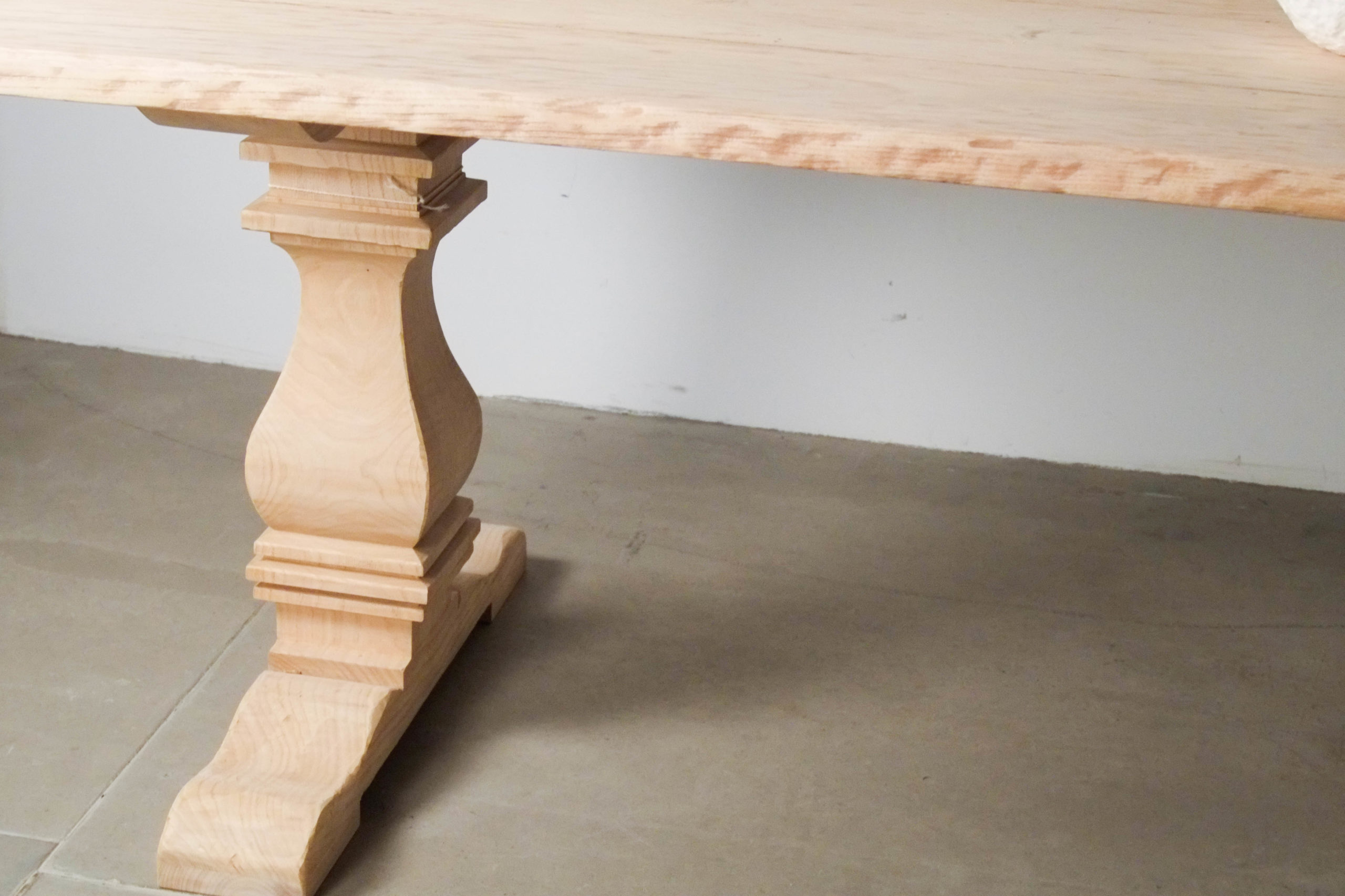 mesa rustica de comedor de madera