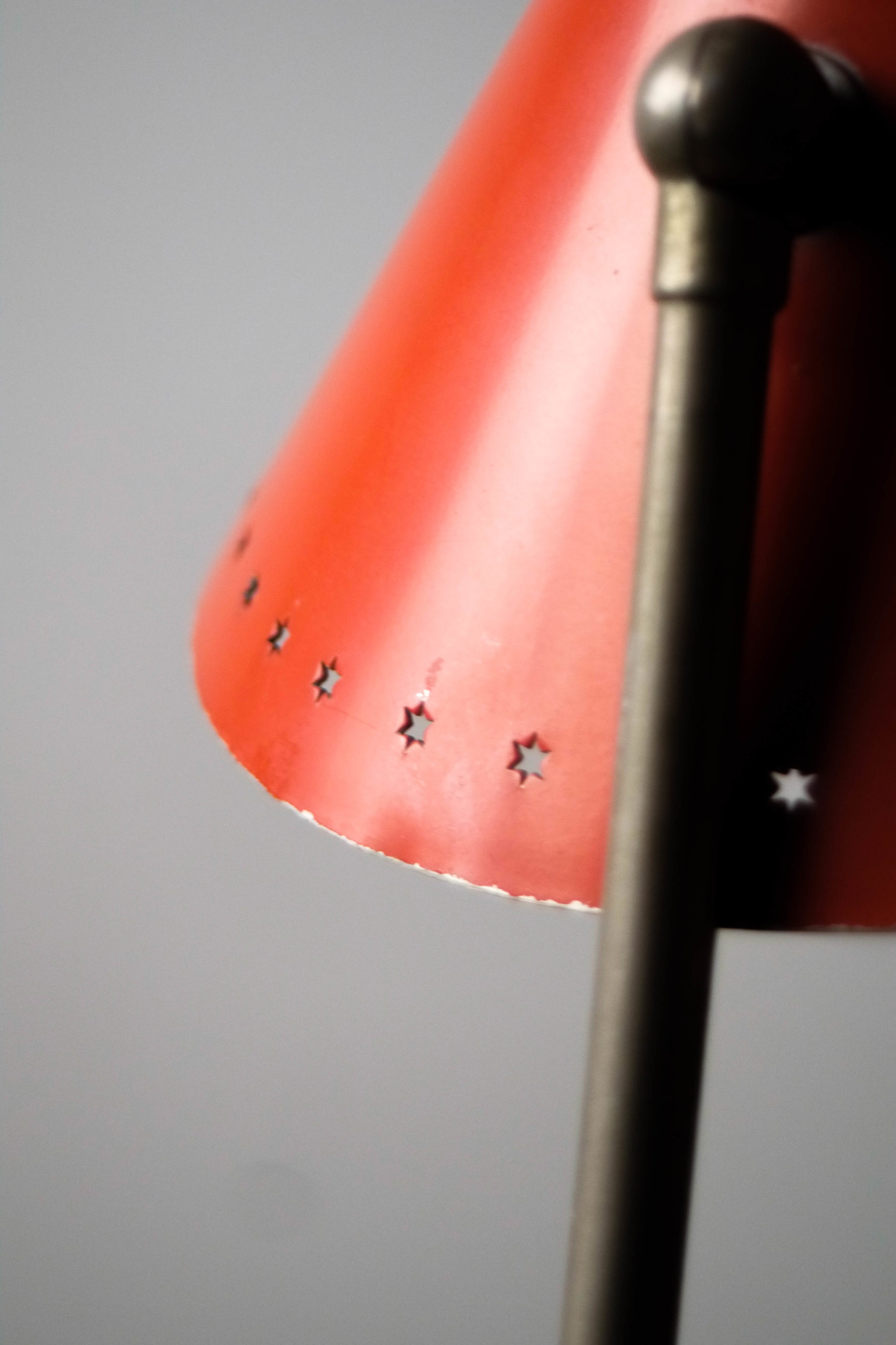 lámpara de mesa años 60 rojo metálica ajustable