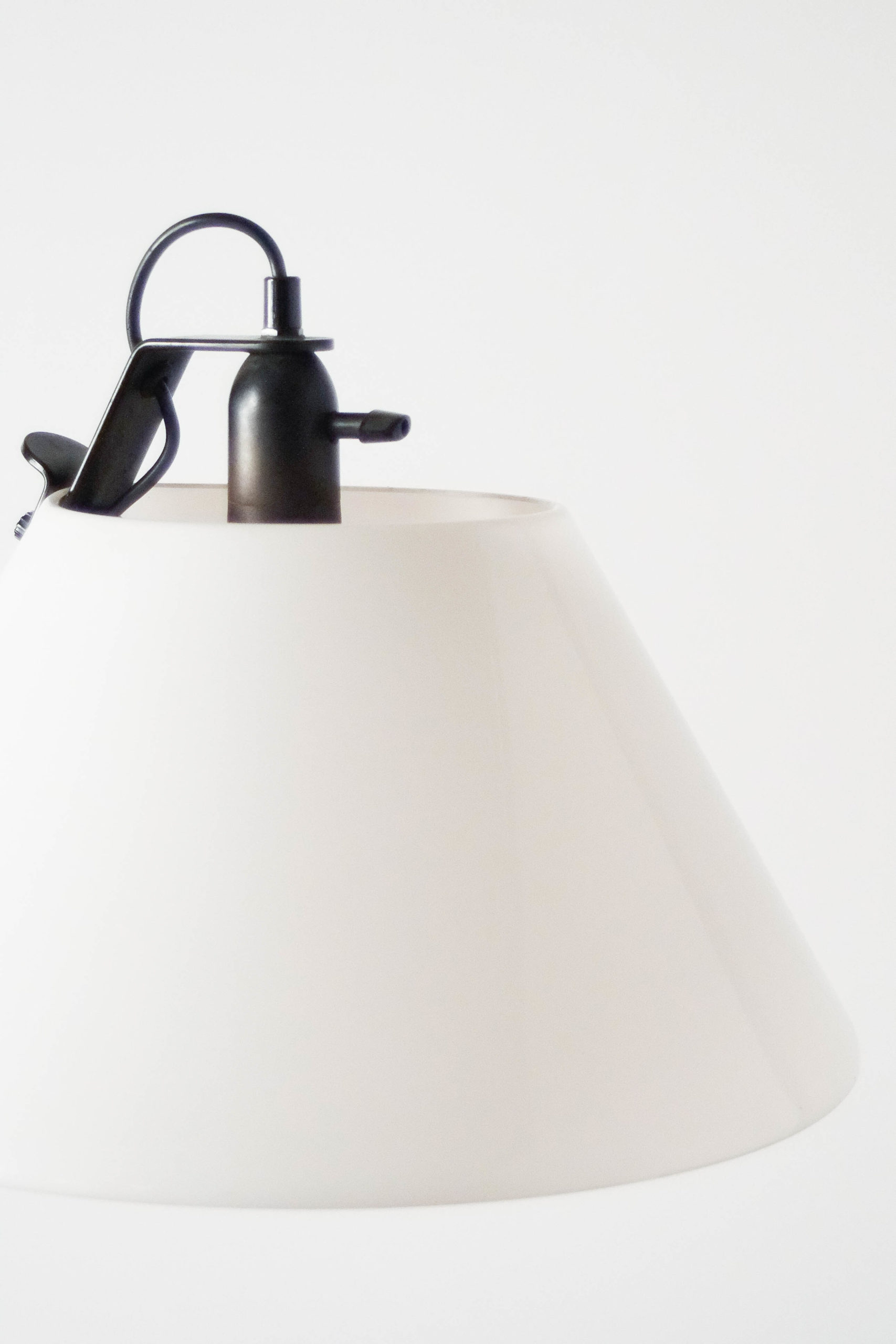 lampara opaca de mesa ajustable antoni blanc