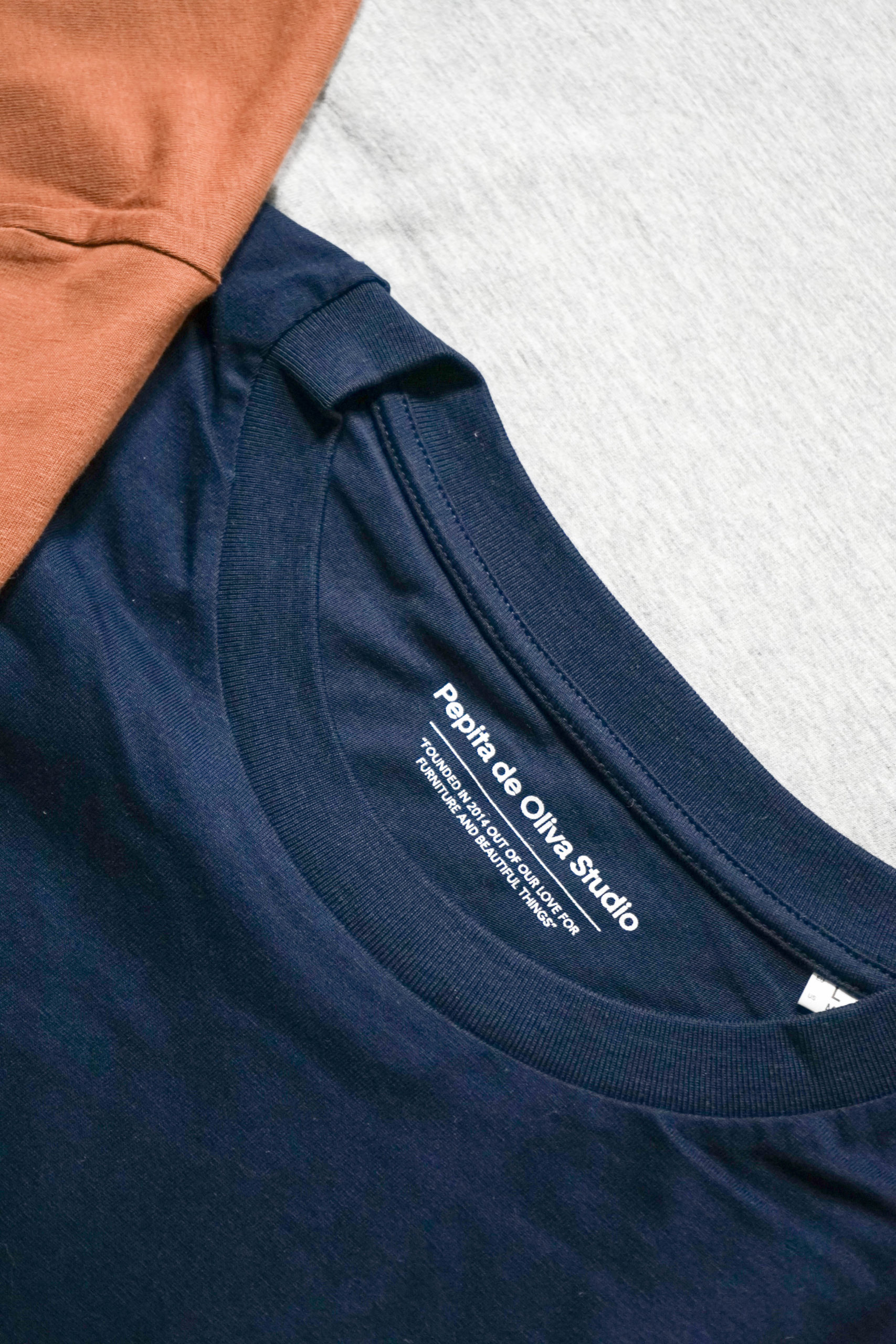 camiseta de algodón de diseño pepita logo